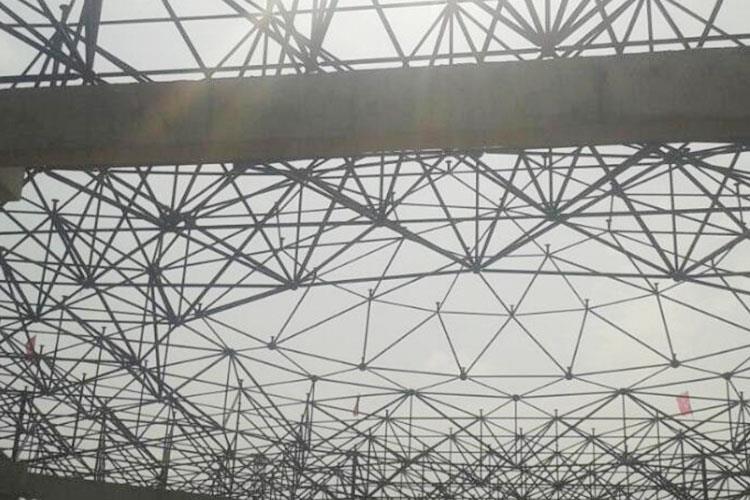 在使用過(guò)程中性能良好，工業(yè)化成本高，因此有效節(jié)省了勞動(dòng)作業(yè)的費(fèi)用，能夠在縮短時(shí)間里將工程建設(shè)完成